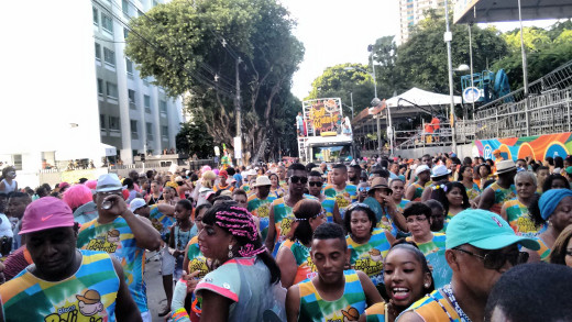 Bloco Polimania promove muita diversão e alegria entre policiais e bombeiros no Carnaval de Salvador