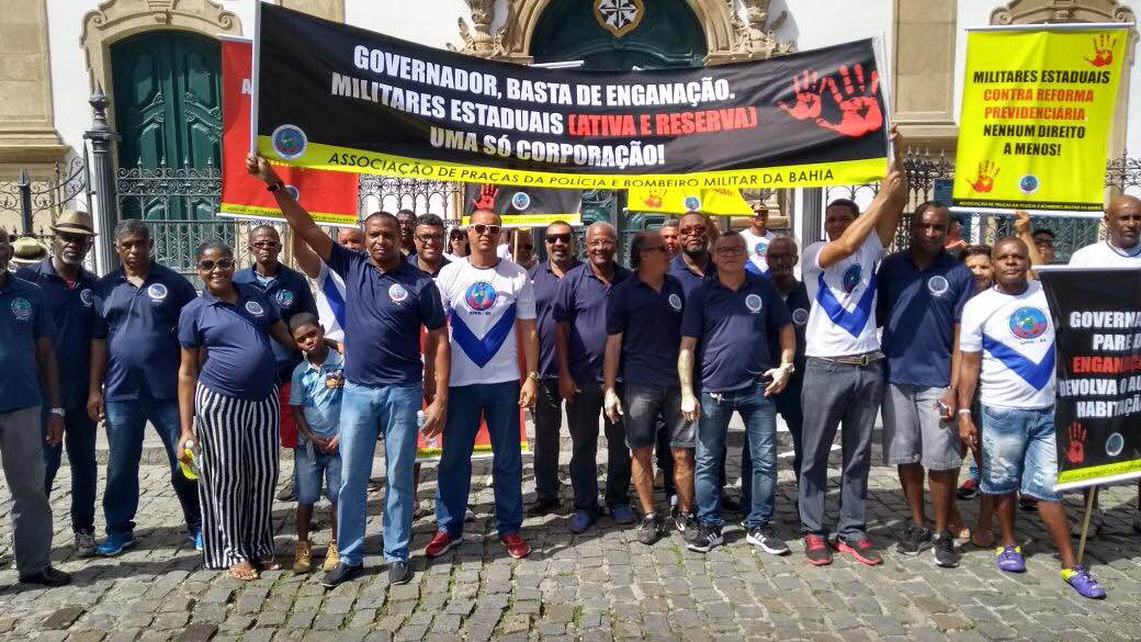 APPMBA participa de desfile do 2 de Julho e realiza protesto contra as omissões do Estado com a tropa