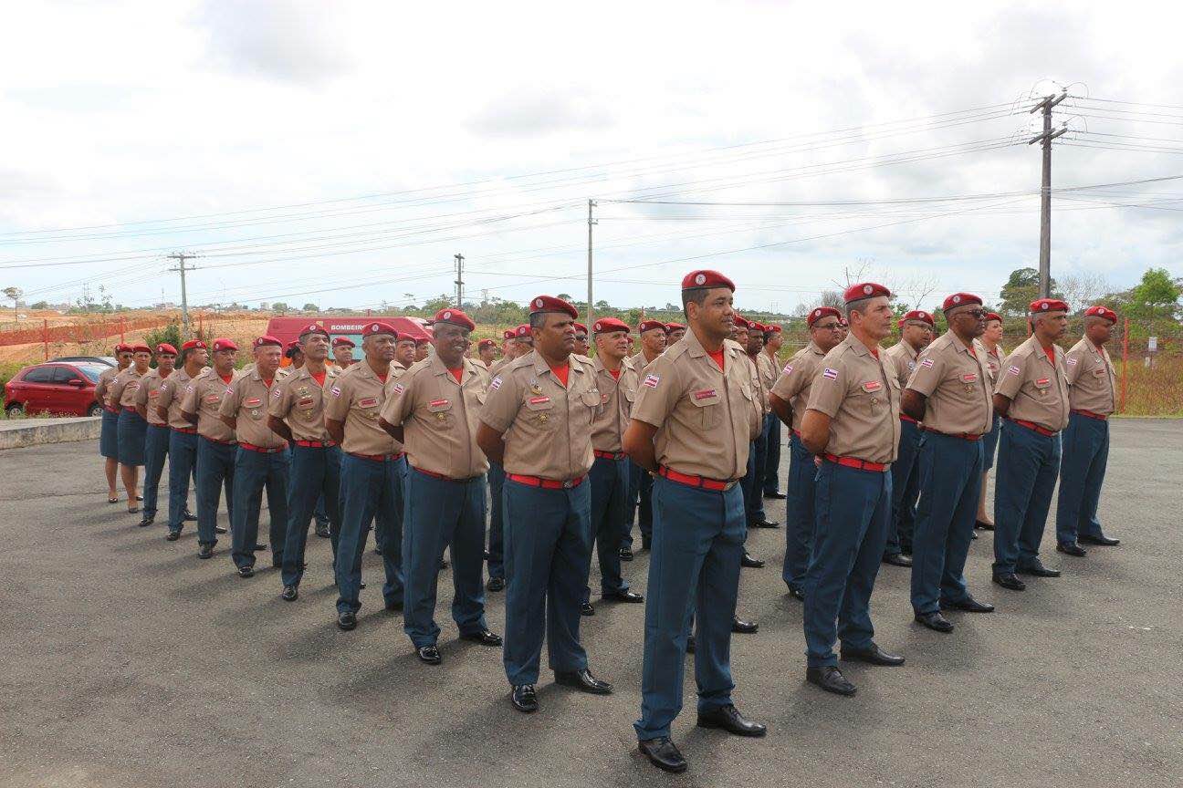 Diretoria da APPMBA marca presença na formatura de sargentos do CBMBA