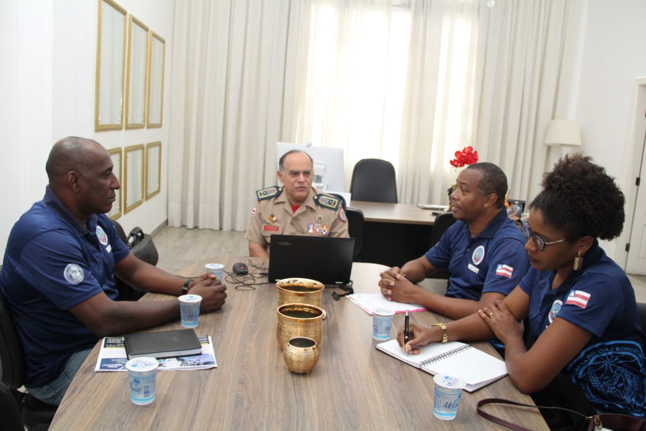 Diretoria da APPMBA apresenta demandas dos bombeiros militares ao Comandante Geral, Cel BM Francisco Telles