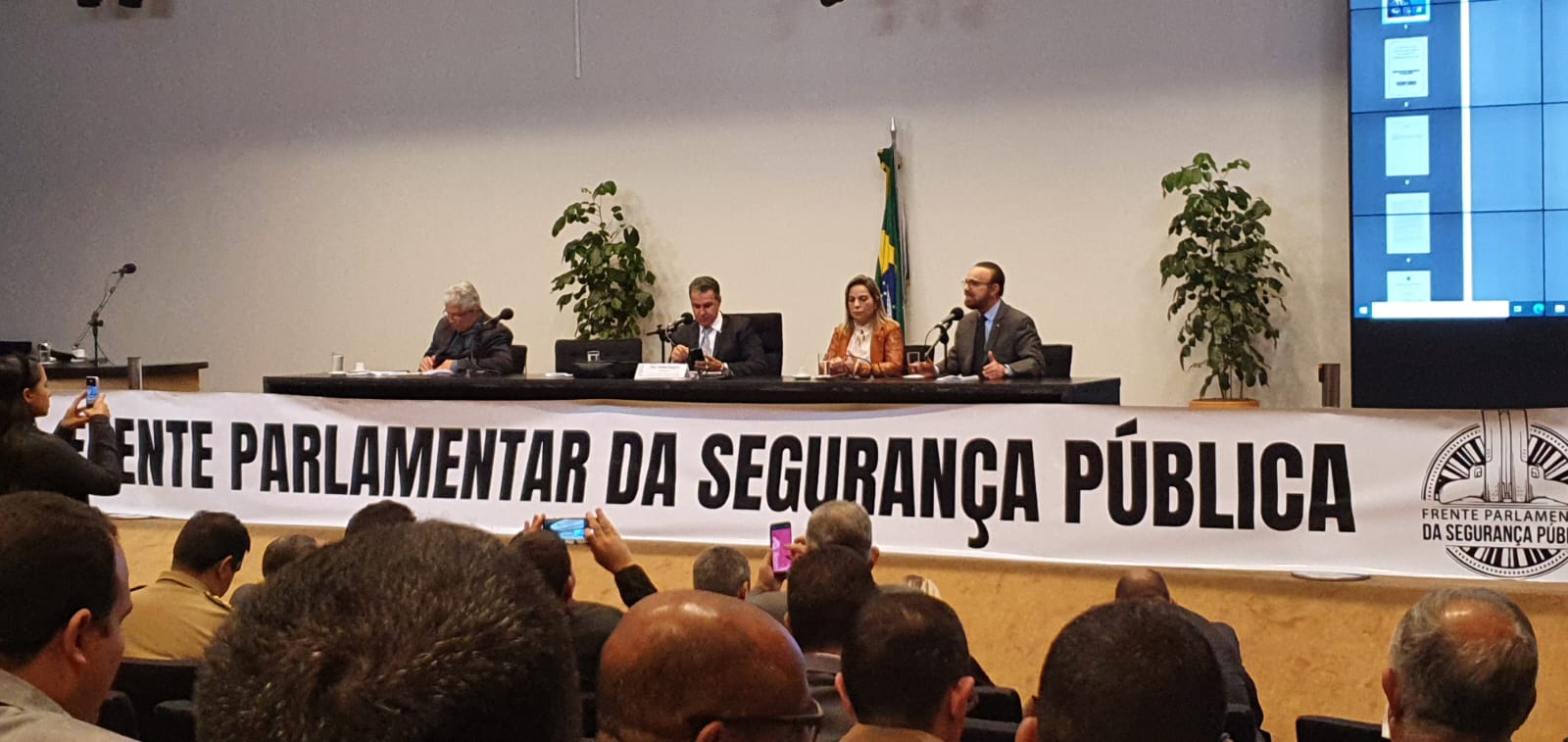 Segue mais essa postagem.   Presidente da APPMBA participa da Frente Parlamentar da Segurança Pública, em Brasília